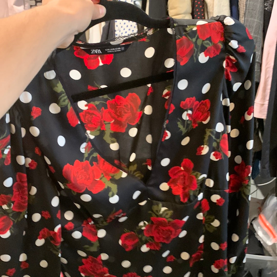 Blouse noir à pois et rose Zara