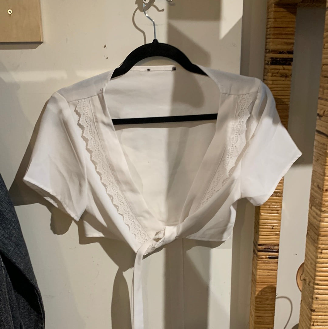 Boléro blanc avec dentelle