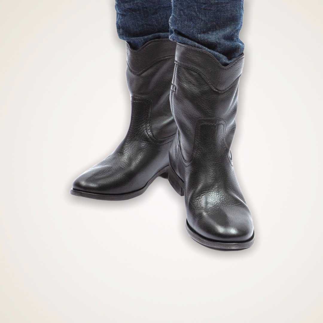 Cara Boot (7.5) The Frye Company (7.5)