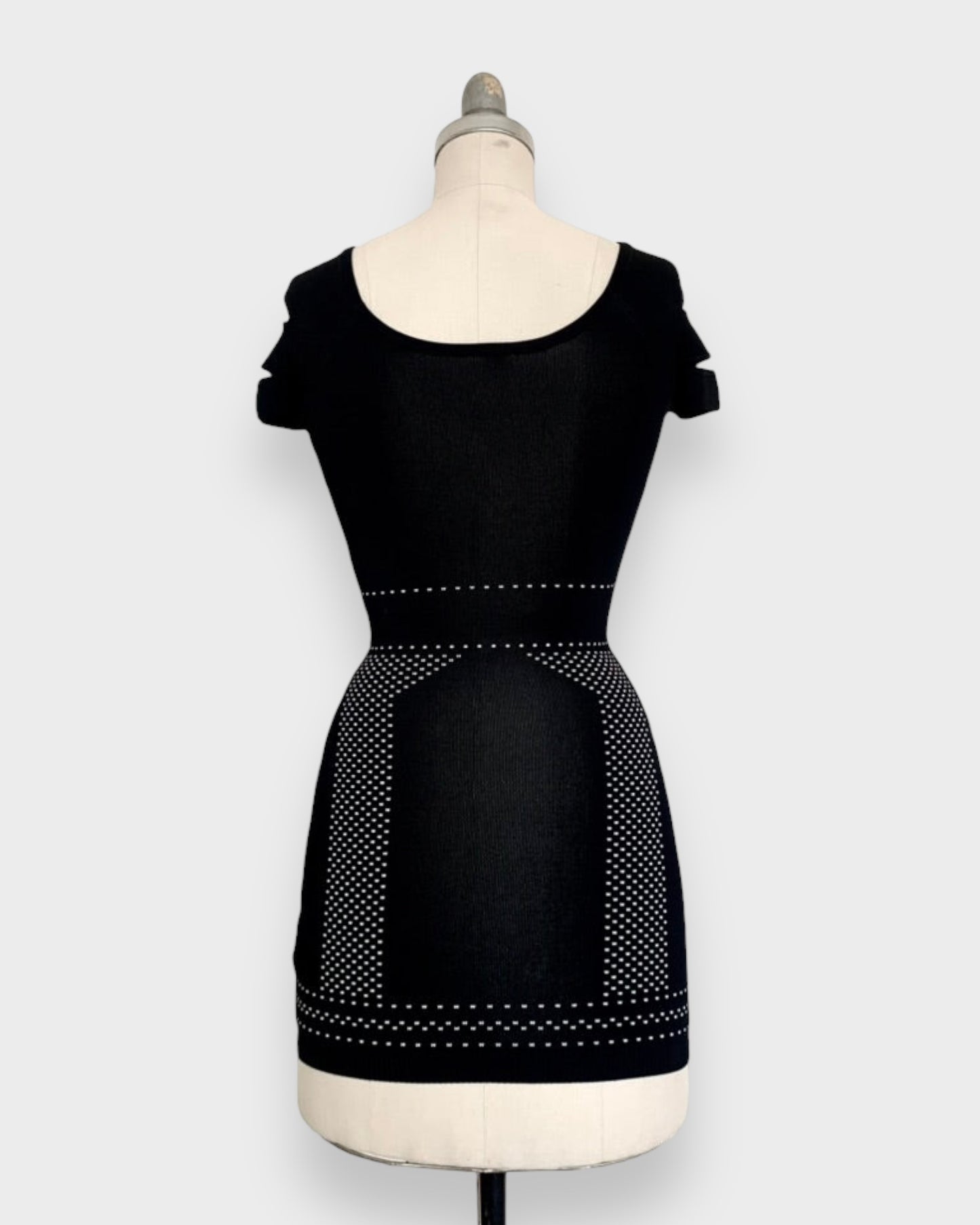 Robe noir marciano ceintré