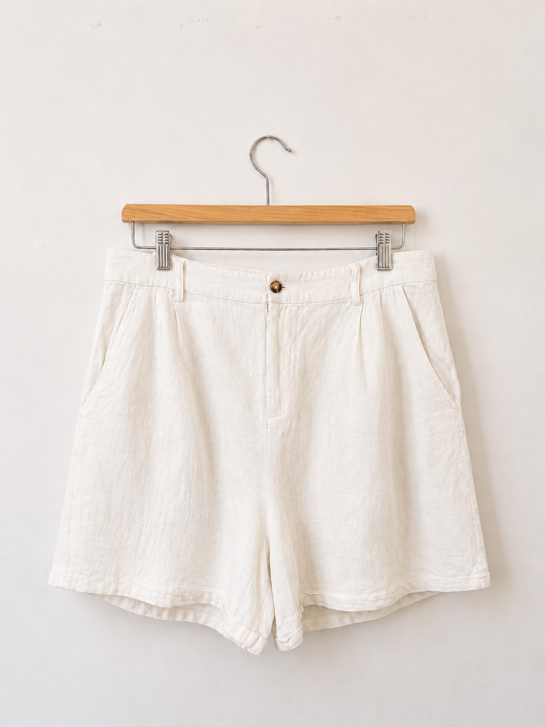 White 100% linen shorts, Naïf
