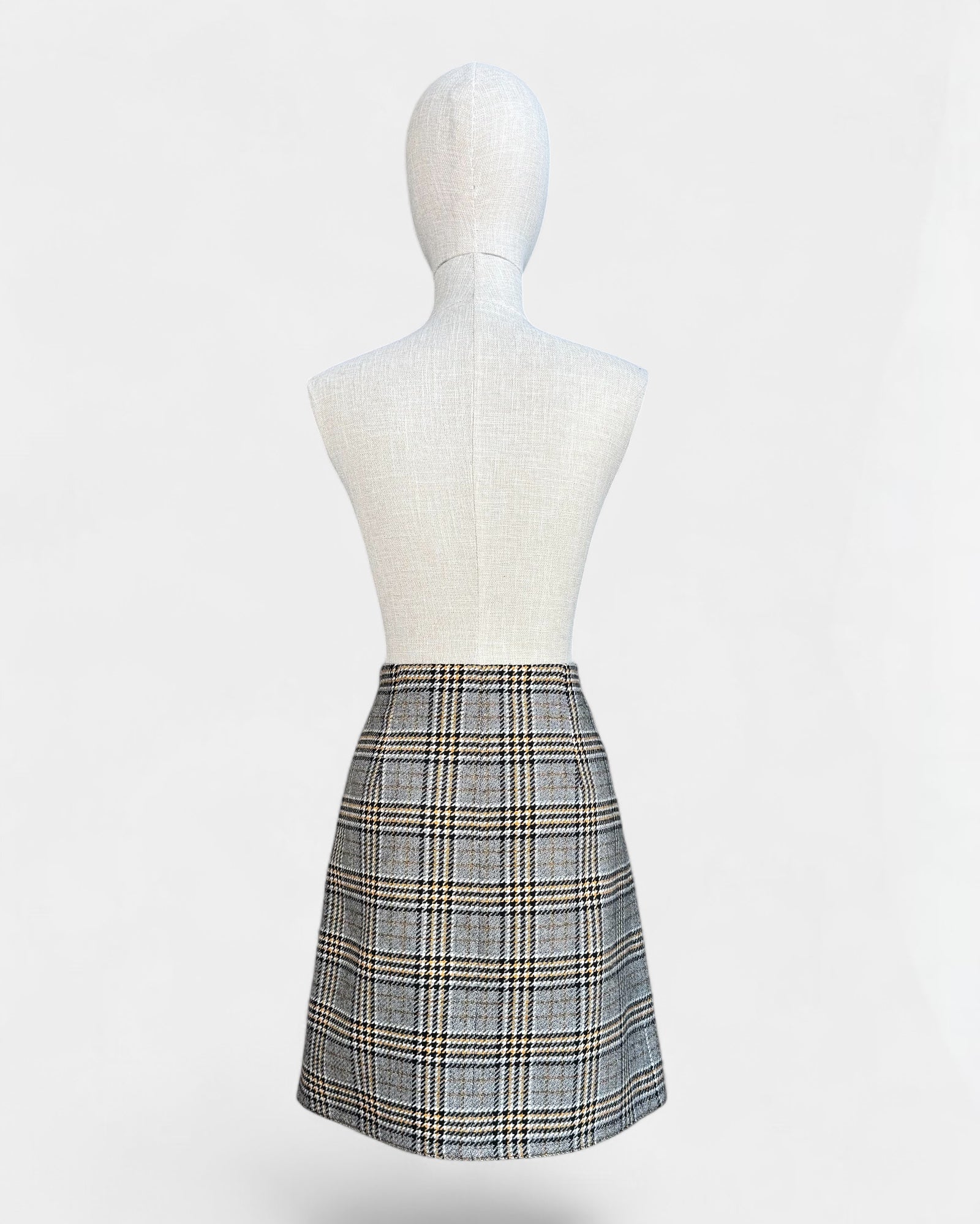 Judith &amp; Charles Plaid Skirt – Size 8