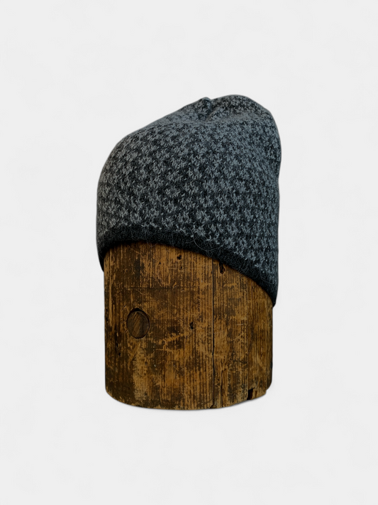 Grey patterned beanie, m0851